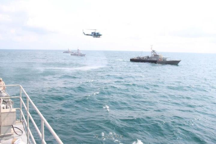رژه یگان های سطحی و پروازی نیروی دریایی ارتش در دریای خزر انجام شد