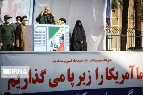 فرزندان ایران مقابل قدرتی که به منافع ملی صدمه بزندبا صلابت می ایستند