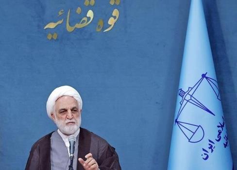 باید موانع پیش روی فعالیت سالم اقتصادی برداشته شود